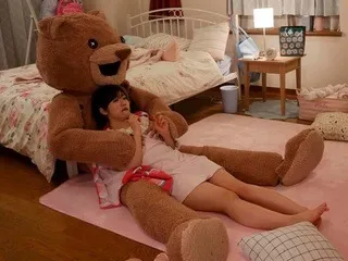 Nữ Sinh Ngây Thơ & Gấu Bông: Cuộc Chơi Bí Mật Trong Phòng Ngủ