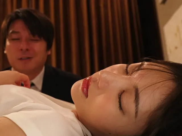 Office Flirtation Turns Wild: Karen Kaede Takes Charge at the Hotel